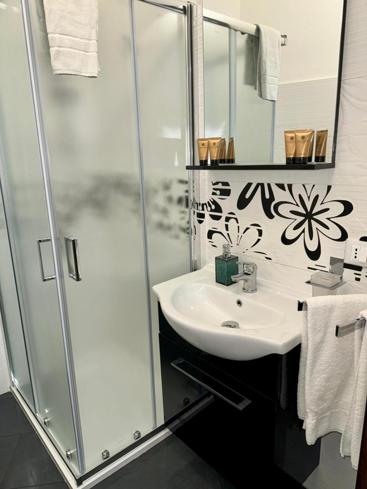 La Magione Apartment Palermo Bagian luar foto